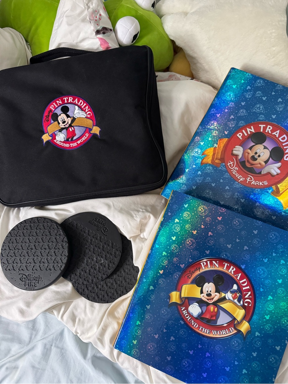 Disney Pin Trading Set RETIRED